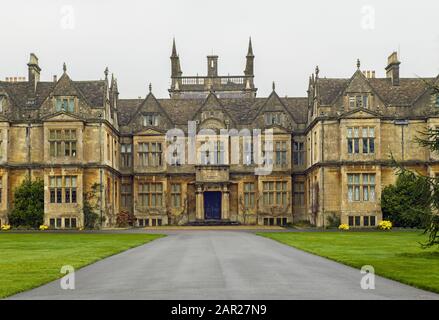 Corsham Court è la sede attuale della famiglia Methuen, a Corsham, nel Wiltshire. È stato progettato Da Capability Brown. Foto Stock