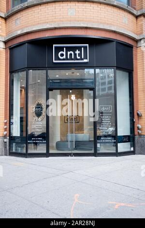 DNTL. Il primo bar dentista a piedi di New York City. Su Sixth Ave e 26th Street a Manhattan, New York City.dental Foto Stock