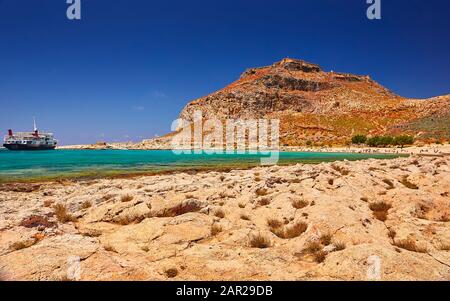 Gramvousa-BALOS, Isola di CRETA, GRECIA - GIUGNO, il 4 °, 2019: Il castello sulla punta della roccia dell'isola di Gramvousa Foto Stock