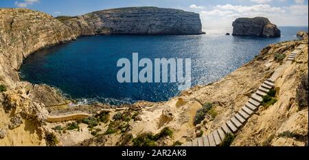 Vista panoramica su Dwejra Point e Fungus Rock, Gozo, Malta Foto Stock