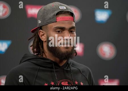 San Francisco 49ers Middle linebacker Fred Warner (54) parla ai media dopo la pratica in preparazione per il Super Bowl LIV al SAP Performance Center, venerdì 24 gennaio 2020, a Santa Clara, California. (Foto di IOS/ESPA-Images) Foto Stock