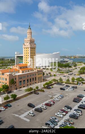 La Freedom Tower & American Airlines Arena nel centro di Miami, Miami, Florida, Stati Uniti d'America, Nord America Foto Stock