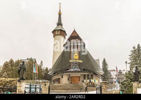 Facciata anteriore della Chiesa, Santuario, di Nostra Signora di Fatima, Zakopane, Tatra montagne Polonia. Foto Stock