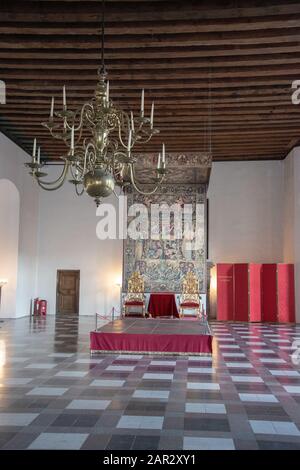 La grande sala da ballo al castello di Kronborg a Helsingor, Danimarca, 24th settembre 2018. Con una superficie di 62 x 12 metri, la sala da ballo era la sala più grande di Nort Foto Stock