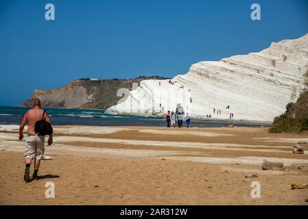 Famosa Scala del Turci, bianche scogliere di arenaria nei pressi di Agrigento in Sicilia Foto Stock