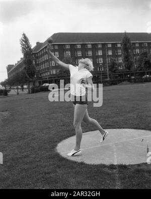 Incarico Cor du Buy (scarpe sportive) Data: 28 luglio 1964 Parole Chiave: SCARPE sportive, atletica, pallottole Nome personale: Cor du Buy Foto Stock