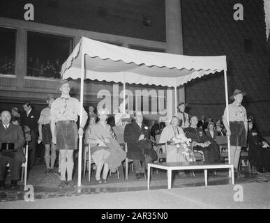 Queen Juliana apre la nuova Provinciehuis ad Arnhem Data: 11 settembre 1954 luogo: Arnhem Parole Chiave: Regine, casa reale, aperture, case provinciali Foto Stock