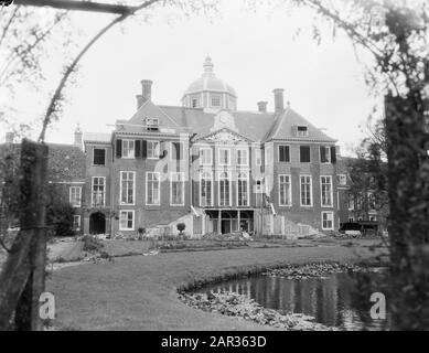 Lavori di restauro a Paleis Huis ten Bosch, edifici e interni. Edificio principale Data: 15 ottobre 1954 luogo: L'Aia Parole Chiave: Palazzi, restauri Nome dell'istituzione: Paleis Huis ten Bosch Foto Stock