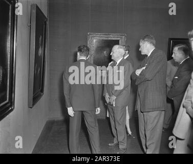 L'ex presidente Truman visita la mostra di Rembrandt al Rijksmuseum Data: 16 giugno 1956 Località: Amsterdam, Noord-Holland Parole Chiave: Visite, musei, presidenti, dipinti, mostre Nome personale: Truman, Harry Foto Stock