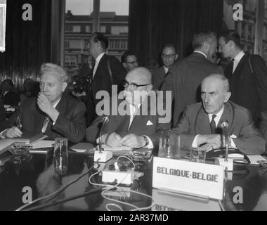 Consiglio dei ministri CEE riunito a Bruxelles, delegazione Belgio Data: 26 luglio 1965 luogo: Belgio, Bruxelles Parole Chiave: Delegazioni, ministri Foto Stock