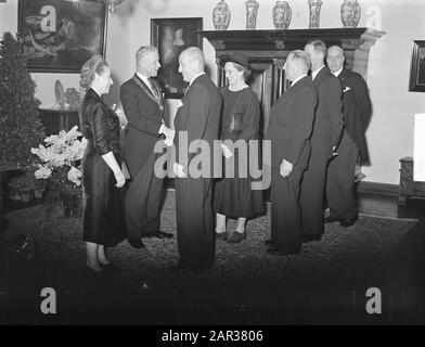 Dr. N.D. van Leeuwen Dutch Reformed Preacher at Holysloot 13 gennaio 70 e 15 gennaio 40 anno anniversario Data: 3 gennaio 1951 Parole Chiave: Ambtsjubilea Nome personale: Dr. N.D. di Lions Foto Stock