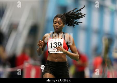 Cardiff, Regno Unito. 25th Gen 2020. Esther Adikpe lin azione durante le donne senior 400m gara. Campionati di atletica leggera interna gallese 2020 presso il National Indoor Athletics Centre di Cardiff, Galles del Sud, sabato 25th gennaio 2020. Questa immagine può essere utilizzata solo per scopi editoriali. Solo uso editoriale. PIC di Andrew Orchard/Andrew Orchard sport fotografia/Alamy Live News Credit: Andrew Orchard sport fotografia/Alamy Live News Foto Stock