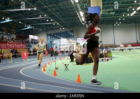 Cardiff, Regno Unito. 25th Gen 2020. Esther Adikpe lin azione durante le donne senior 400m gara. Campionati di atletica leggera interna gallese 2020 presso il National Indoor Athletics Centre di Cardiff, Galles del Sud, sabato 25th gennaio 2020. Questa immagine può essere utilizzata solo per scopi editoriali. Solo uso editoriale. PIC di Andrew Orchard/Andrew Orchard sport fotografia/Alamy Live News Credit: Andrew Orchard sport fotografia/Alamy Live News Foto Stock