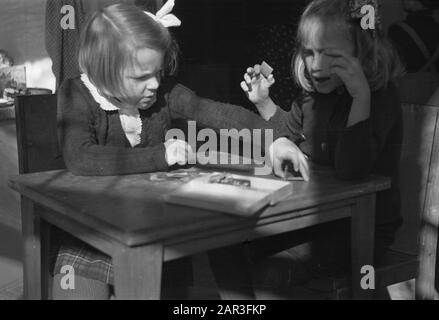 Principessa Irene a scuola Data: 4 marzo 1946 Parole Chiave: Nome Della Persona della scuola: Irene, principessa Foto Stock