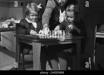 Principessa Irene a scuola Data: 4 marzo 1946 Parole Chiave: Nome Della Persona della scuola: Irene, principessa Foto Stock