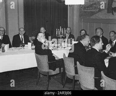 Ricezione KNAU e cena Data: 26 maggio 1951 Parole Chiave: RICALIBRAZIONI, diner Nome Della Persona: KNAU Foto Stock