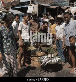 Indonesia al momento della visita di Stato 1971 mercato Data: 26 agosto 1971 luogo: Indonesia Parole Chiave: Mercati, pesca Foto Stock