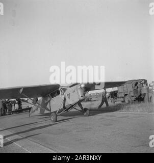 Tour del Principe Bernhard attraverso i Paesi Bassi occidentali un aereo con il quale il principe Bernhard lascerà Annotazione: Location Rijkweg vicino a Schiphol Data: 29 Giugno 1945 Parole Chiave: Aereo Foto Stock