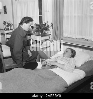 Campo di addestramento per il corpo di Aiuto delle Donne nell'esercito di Bouvigné, addestramento, soldati, donne Data: Agosto 1945 luogo: Breda Parole Chiave: Esercito, militare, addestramento, donne Nome dell'istituzione: VHK Foto Stock