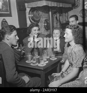 Studenti francesi Data: 20 aprile 1946 Parole Chiave: Studenti Foto Stock