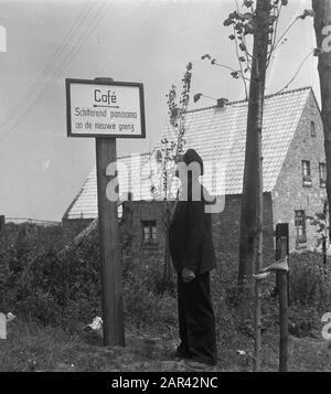 Stagione estiva a Elten. Panorama sul nuovo confine Data: 28 giugno 1949 luogo: Elten Foto Stock