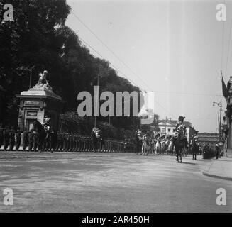 Successione di re Baudouin Belgio. Parade Data: 15 luglio 1951 luogo: Belgio Parole Chiave: Parate, trono, case reali Nome personale: Boudewijn, re del Belgio Foto Stock