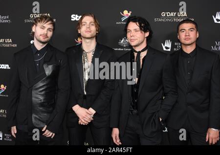 Beverly Hills, California, Stati Uniti 25th Gennaio 2020 (L-R) Cantanti/musicisti Michael Clifford, Luke Hemmings, Ashton Irwin e Calum Hood di 5 Secondi d'estate partecipano a G'Day USA 2020 il 25 gennaio 2020 al Beverly Wilshire Hotel di Beverly Hills, California, Stati Uniti. Foto Di Barry King/Alamy Live News Foto Stock