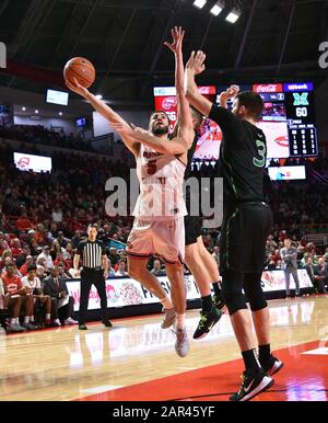 25 gennaio 2020: Western Kentucky Hilltoppers guardia Cambron Justice (5) spara sopra Marshall Tuonare Mandria avanti Jannson Williams (3) durante una partita di basket NCAA tra il Maresciallo E la WKU Hilltoppers a E.A. Diddle Arena in Bowling Green, KY (Photo Credit: Steve Roberts.CSM) Foto Stock