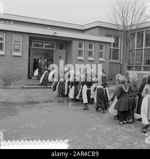 Serie Volendam Data: 8 Febbraio 1957 Località: Noord-Holland, Volendam Parole Chiave: Serie Foto Stock