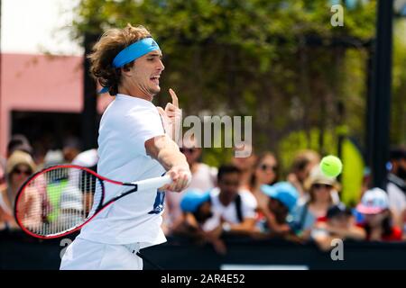 26 gennaio 2020: Melbourne, AUSTRALIA - 26 GENNAIO 2020: Pratiche di Alexander Zverev (GER) il giorno 7 a Melbourne Australia Credit: Chris Putnam/ZUMA Wire/Alamy Live News Foto Stock