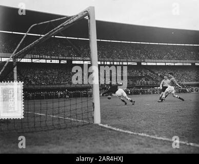 Calcio. Paesi Bassi Contro Danimarca Rotterdam. Data del momento del gioco: 7 marzo 1953 Località: Rotterdam, Zuid-Holland Parole Chiave: Sport, calcio Foto Stock
