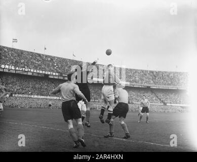 Calcio. Paesi Bassi Contro Danimarca Rotterdam. Data del momento del gioco: 7 marzo 1953 Località: Rotterdam, Zuid-Holland Parole Chiave: Sport, calcio Foto Stock