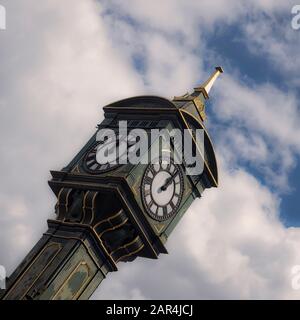 Birmingham, Regno Unito - 28/05/2019: Primo piano dell'orologio Chamberlain, una torre dell'orologio edoardiano cast-iro nel quartiere dei gioielli Foto Stock