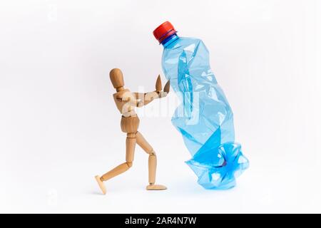 Opere d'arte creative di manichino stop o divieto di utilizzo di bottiglie di plastica Foto Stock