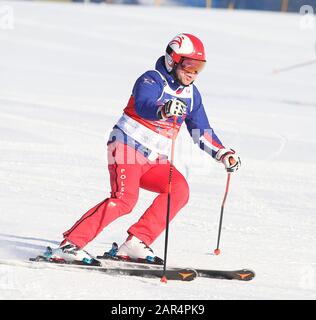 Zakopane, Polonia. 26th Gen 2020. Il presidente polacco Andrzej Duda ha visto durante la 4th edizione del concorso di beneficenza per lo sci alpino 12H Slalom Marathon Zakopane 2020. Credito: Damian Klamka/Zuma Wire/Alamy Live News Foto Stock