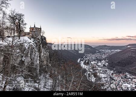 Vista dal Castello di Lichtenstein in inverno Foto Stock