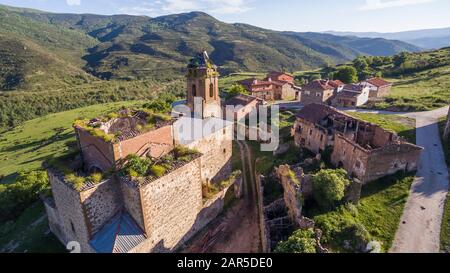 Treguajantes villaggio abbandonato in La Rioja provincia, Spagna Foto Stock