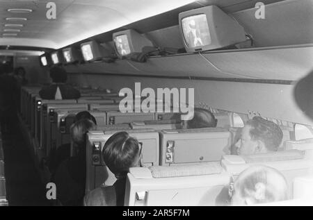 Intervision in DC8 of the KLM, qui durante la dimostrazione Schiphol Data: 26 Novembre 1964 Località: Noord-Holland, Schiphol Parole Chiave: Dimostrazioni, aereo Nome personale: DC8 Nome istituto: KLM Foto Stock