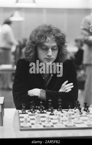 Interpolis Chess Tournament Tilburg; Timman On Move Data: 24 Settembre 1977 Luogo: Noord-Brabant, Tilburg Parole Chiave: Chess Nome Personale: Interpolis Chess Tournament Foto Stock