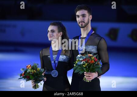 Ice Dance Awards: Gabriella PAPADAKIS & Guillaume CIZERON dalla Francia secondo posto ai Campionati europei di pattinaggio europeo ISU 2020 a Steiermarkhalle, il 25 gennaio 2020 a Graz, Austria. Credit: Raniero Corbelletti/Aflo/Alamy Live News Foto Stock