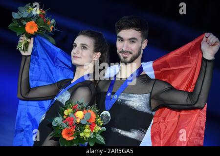 Ice Dance Awards: Gabriella PAPADAKIS & Guillaume CIZERON dalla Francia secondo posto ai Campionati europei di pattinaggio europeo ISU 2020 a Steiermarkhalle, il 25 gennaio 2020 a Graz, Austria. Credit: Raniero Corbelletti/Aflo/Alamy Live News Foto Stock