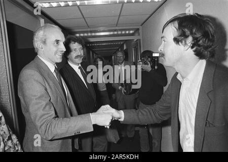 Il Ministro Van der Louw (PvdA, CRM) ha parlato questo pomeriggio con le parti del conflitto NSI: I NSI e le federazioni di radiodiffusione Jurgens (a sinistra) e Spaan (a sinistra) con portavoce e leader d'azione inglese (a destra) Data : 19 ottobre 1981 Parole Chiave: Conflitti di lavoro, trasmissione, sindacati Nome personale: Jurgens, Erik, Spaan, Kees Foto Stock