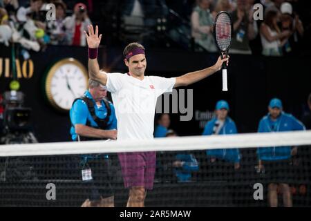 Roger Federer della Svizzera sconfigge Marton Fucsovics, Ungheria. , . al Melbourne Park, Melbourne, Australia il 26 gennaio 2020. Foto Di Peter Dovgan. Credit: Uk Sports Pics Ltd/Alamy Live News Foto Stock