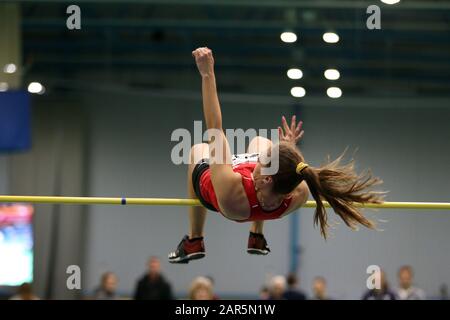 Lauryn Davey in azione durante l'evento di salto alto delle donne anziane. Campionati di atletica leggera interna gallese 2020 presso il National Indoor Athletics Centre di Cardiff, Galles del Sud, sabato 25th gennaio 2020. Questa immagine può essere utilizzata solo per scopi editoriali. Solo per uso editoriale. PIC di Andrew Orchard/Andrew Orchard sports photography/Alamy Live News Foto Stock