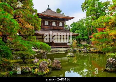 Bella architettura al tempio Silver Pavillion Ginkaku, autunno a Kyoto, Giappone, viaggio di background Foto Stock