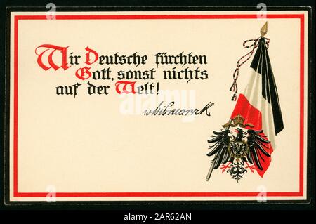 Europa, Deutschland, Schleswig-Holstein, Friedrichsruh, 1. Weltkrieg, Propaganda, patriotische Postkarte mit dem Text ' Wir Deutsche fürchten Gott, sonst nichts auf der Welt ! - von Bismarck ' und der schwarz-weiß-roten Fahne, um 1914 . / Europa, Schleswig-Holstein, Friedrichsruh, WW i , propaganda, cartolina patriottica con il testo " noi tedeschi temiamo Dio, nient'altro nel mondo! - von Bismarck ', e la bandiera nero-bianca-rossa, intorno al 1914 . Foto Stock