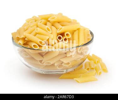 Penne pasta isolato su sfondo bianco con tracciato di ritaglio Foto Stock