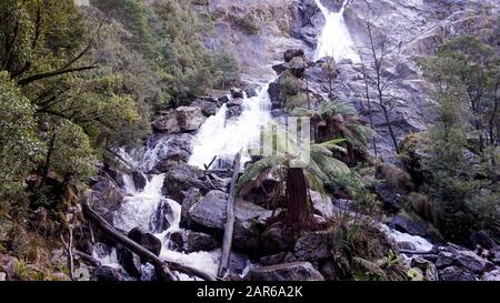 Cascata di San Colomba in Tasmania, Australia in esposizione di tempo Foto Stock