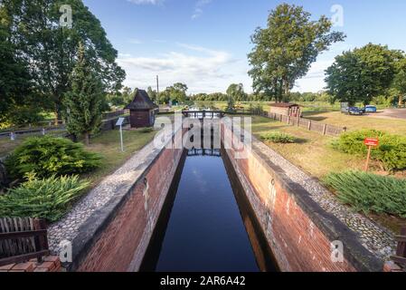 Serratura Debowo - prima serratura sul canale Augustow dal Biebrza, vicino al villaggio di Debowo, Podlaskie Voivodato in Polonia Foto Stock