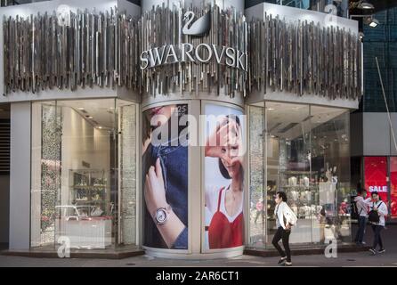 23 gennaio 2020, Hong Kong, Cina: Produttore di gioielli austriaco e negozio di lusso Swarovski visto a Hong Kong. (Credit Image: © Budrul Chukrut/SOPA Images via ZUMA Wire) Foto Stock